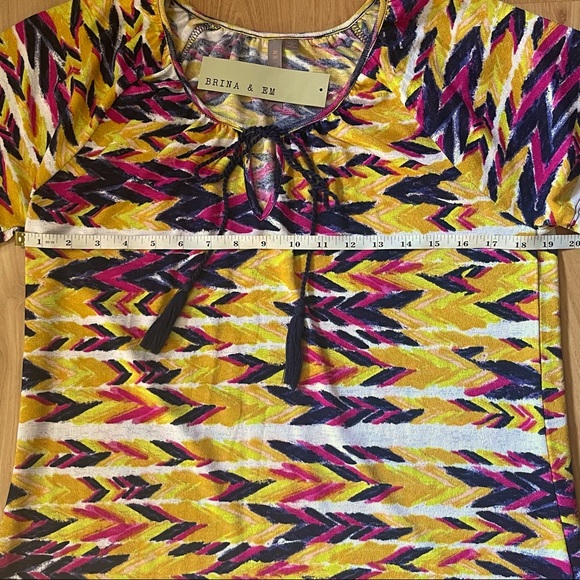 NWT-BRINA & EM - MULTICOLORED SHORT SLEEVE TOP - Picture 5 of 8